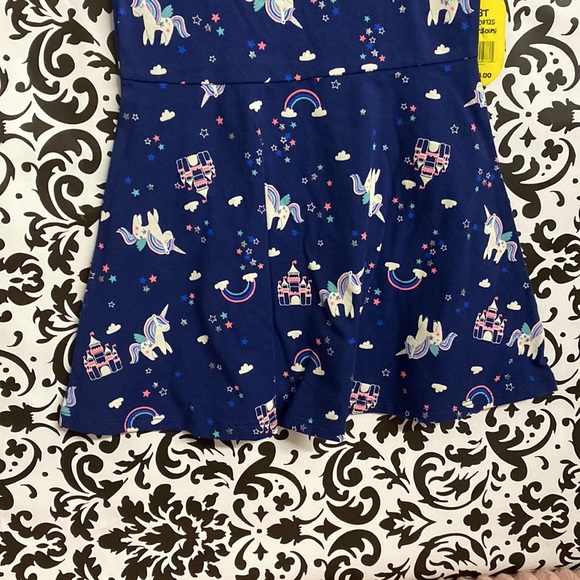 Castles 🏰 and unicorns 🦄 - Picture 3 of 8